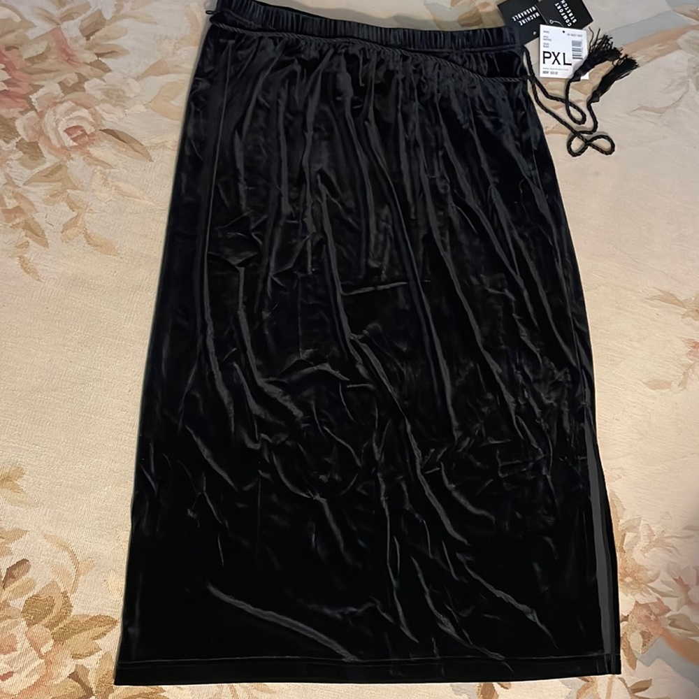 Petite extra large, black velvet skirt